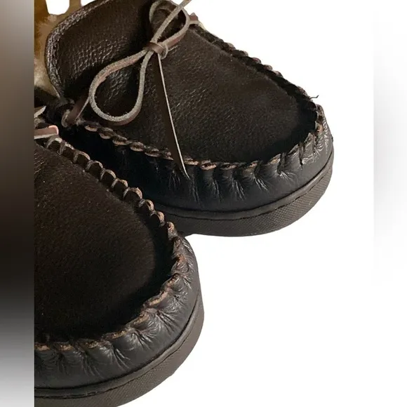 BEARPAW Men’s Chocolate Leather Sheepskin Indoor Outdoor Slip-On NWOT Si…