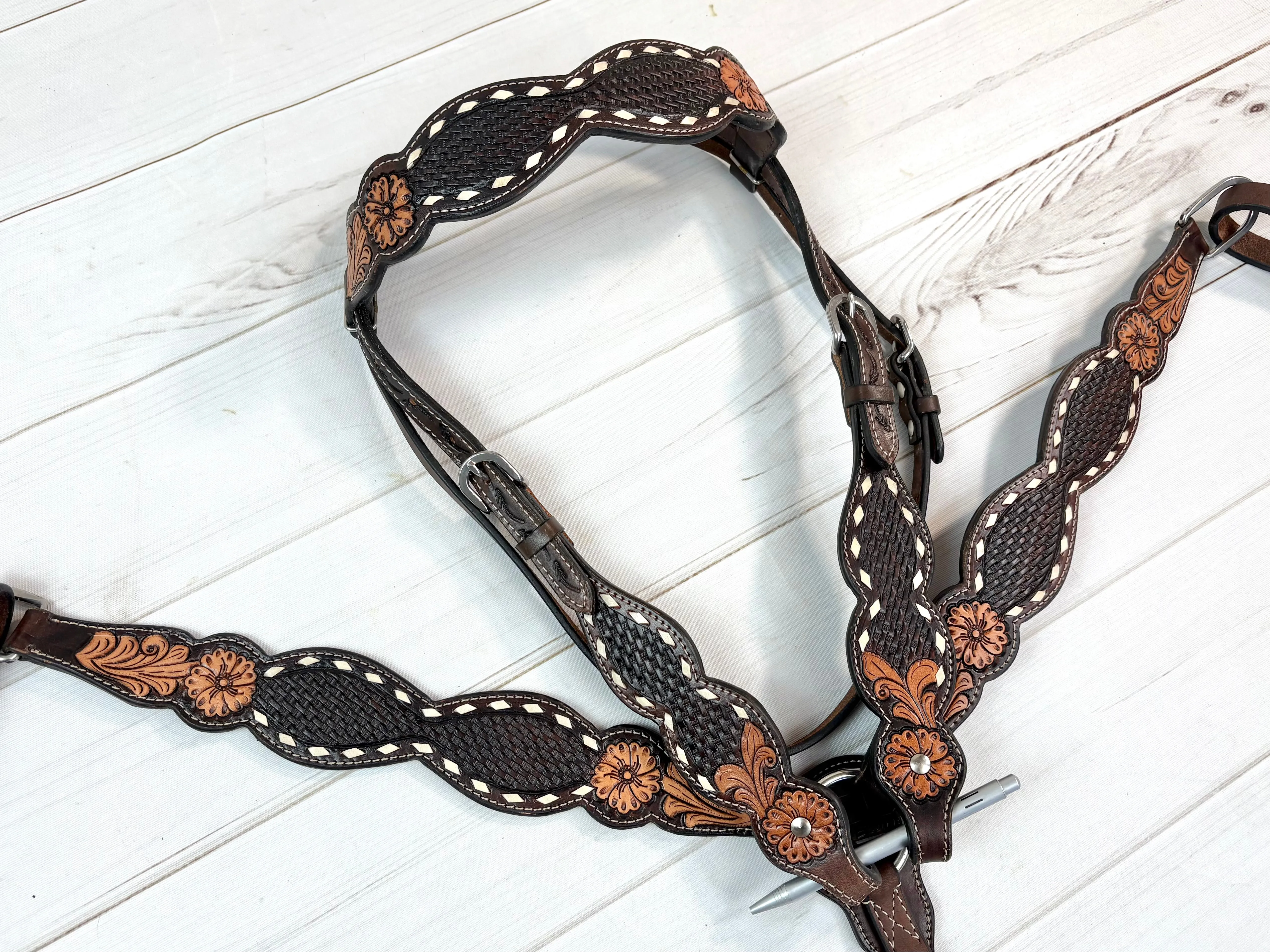 Dark Basketweave Tooled Buckstitch Border Tack Set