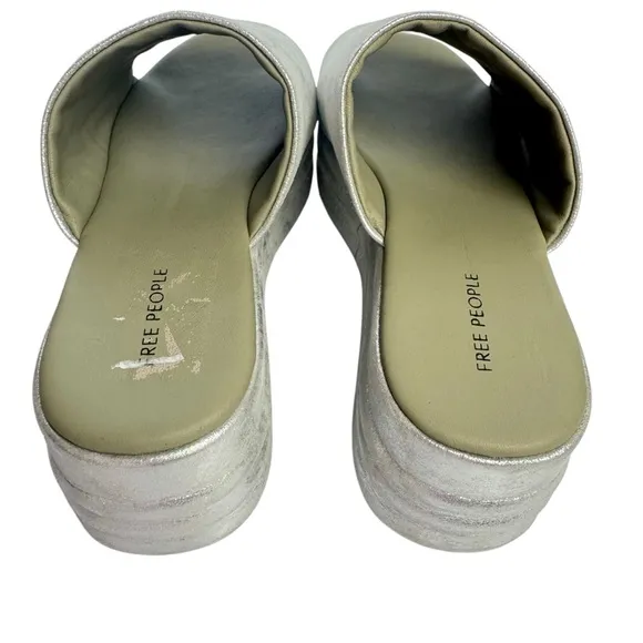 Free People Harbor Flatform in Brushed Silver Platform Slip On Metallic 39 US 9