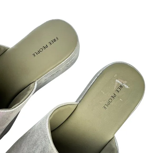 Free People Harbor Flatform in Brushed Silver Platform Slip On Metallic 39 US 9