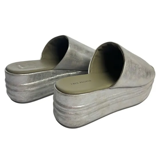 Free People Harbor Flatform in Brushed Silver Platform Slip On Metallic 39 US 9