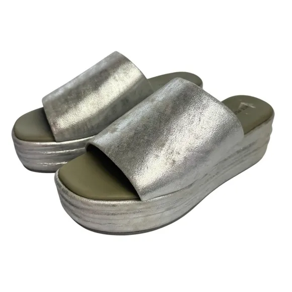 Free People Harbor Flatform in Brushed Silver Platform Slip On Metallic 39 US 9