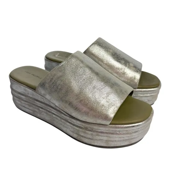 Free People Harbor Flatform in Brushed Silver Platform Slip On Metallic 39 US 9
