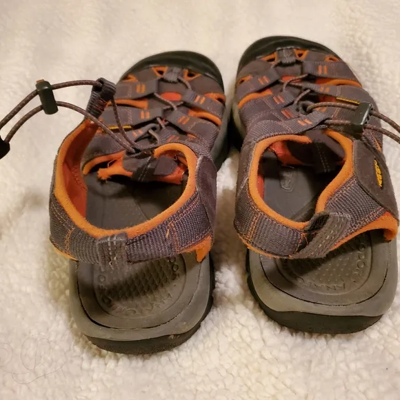 Mens Keen Whisper Water Shoes size 11. Gray and orange.  In good condition