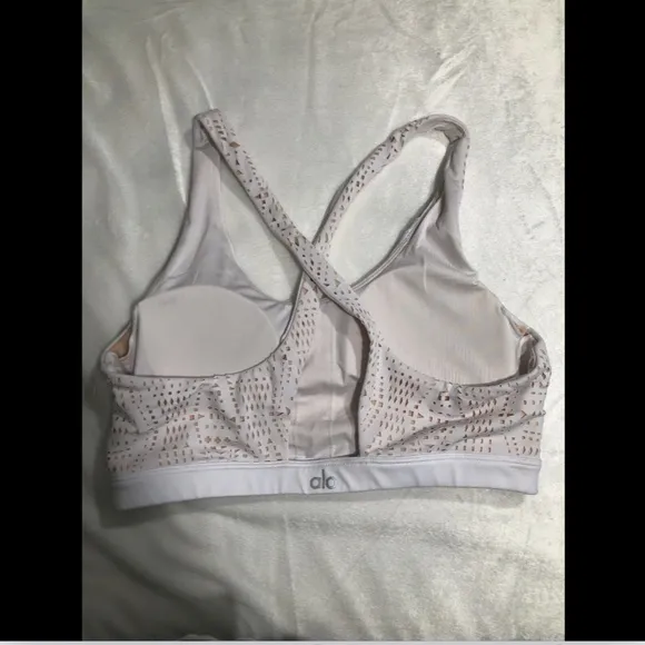 NEW $64 Alo Patina Laser‎ Cut Sports Bra White