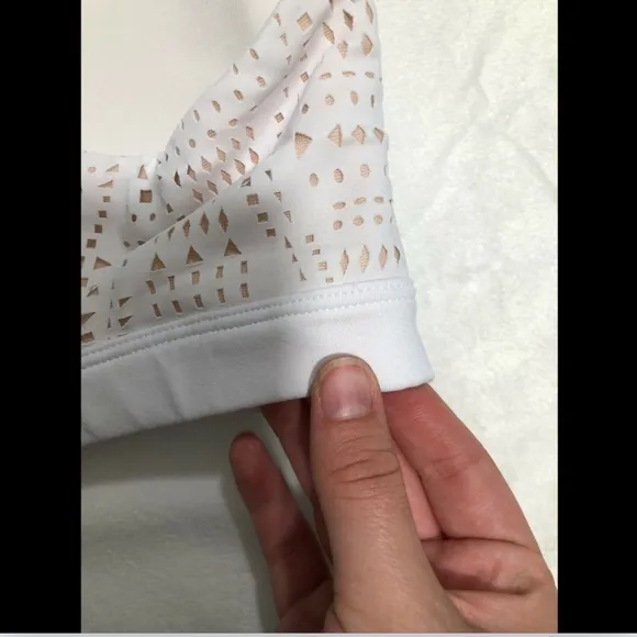 NEW $64 Alo Patina Laser‎ Cut Sports Bra White