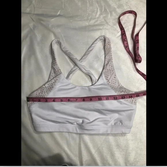 NEW $64 Alo Patina Laser‎ Cut Sports Bra White