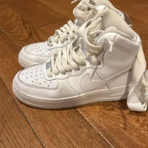 Nike Air Force 1 Mid