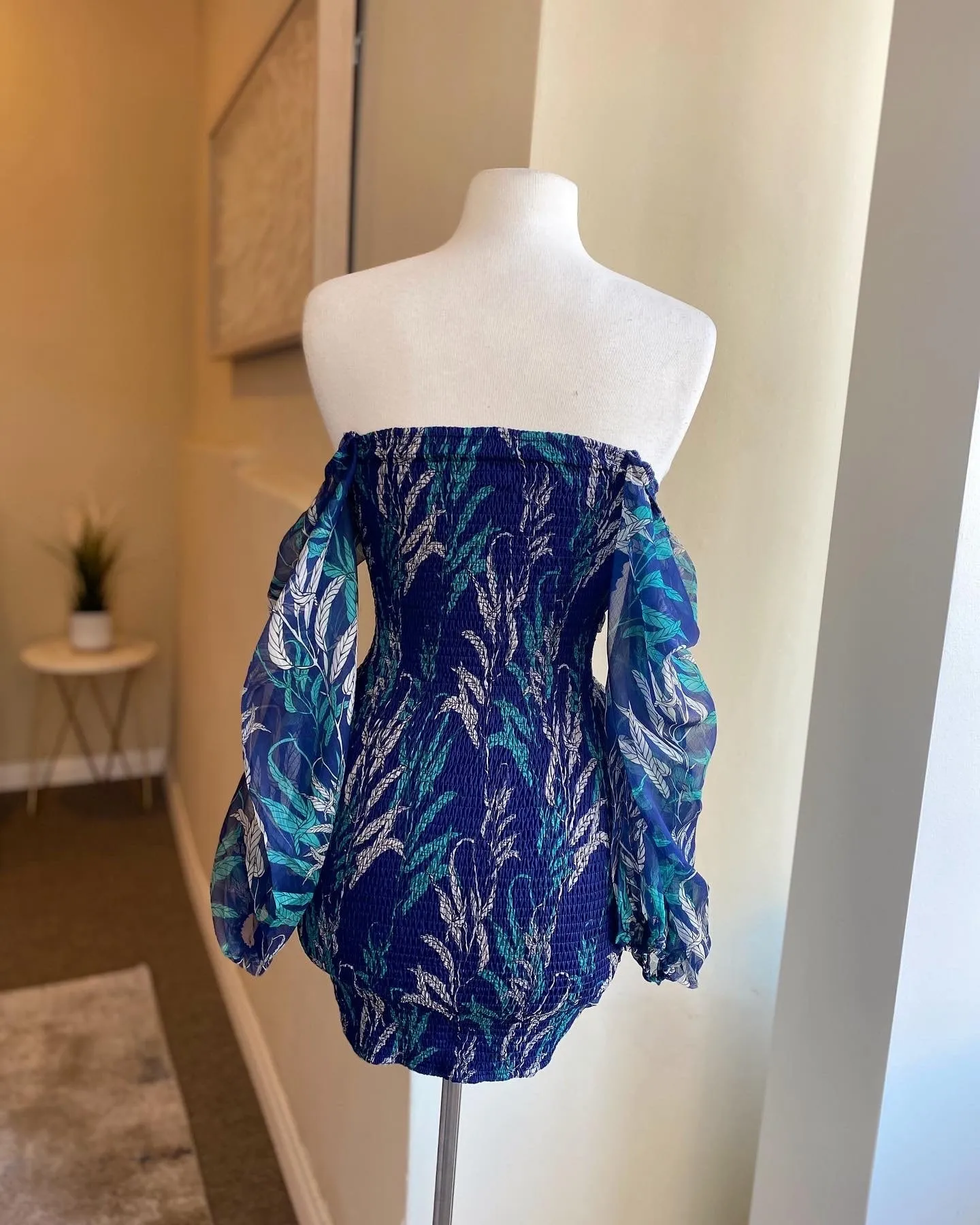 Pattern Rouge Bell Arm Dress
