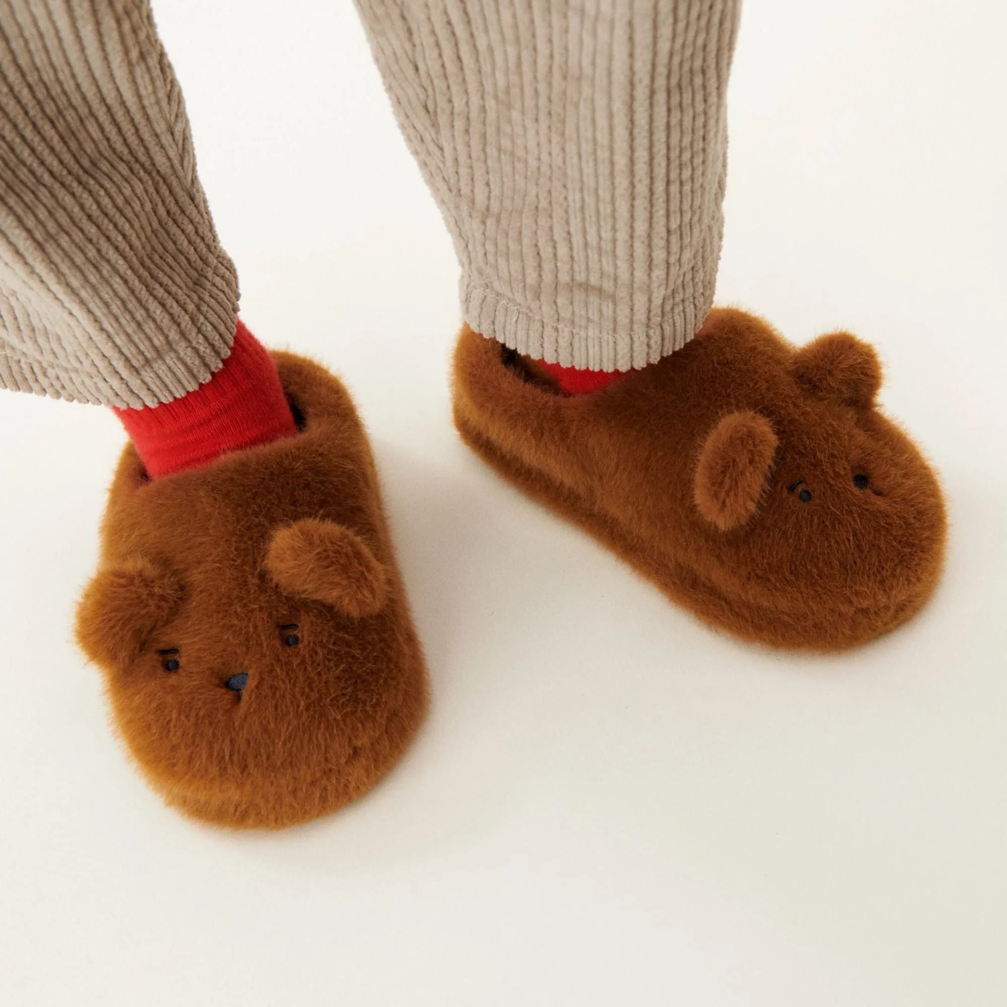 Slippers - Hauschuhe aus 100% recyceltem Polyester GRS Modell: Aviaja