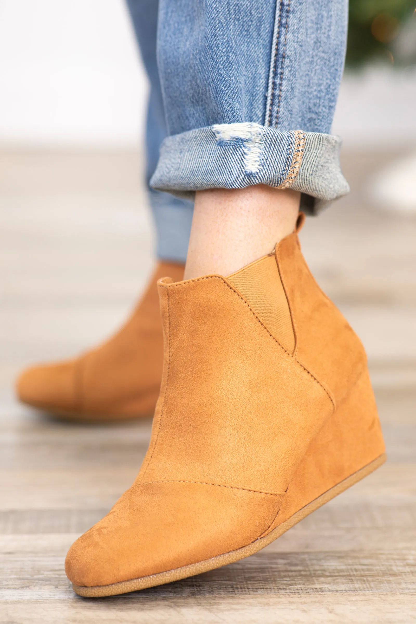 Tan Side Elastic Wedges