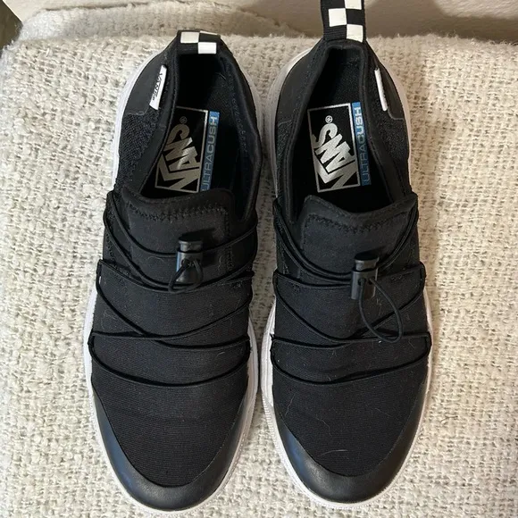 VANS UltraRange EXO Drawstring Lightweight‎ Slip-On Sneaker