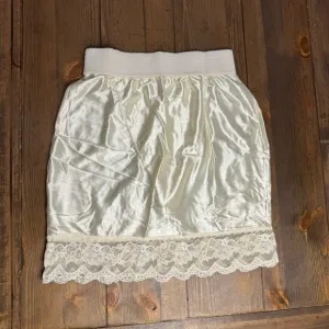 Vintage Victoria’s Secret Gold Label Ivory Satin Slip Size L Built-in Thong