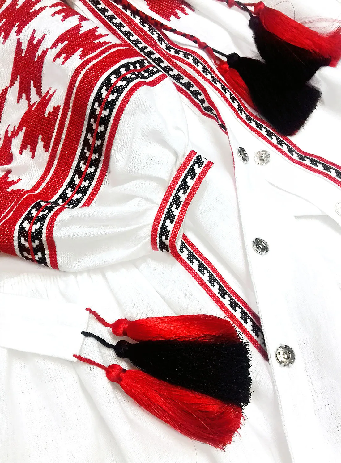 White kaftan with ethnic embroidery
